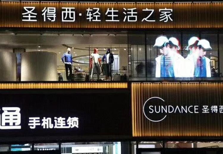 2017 is the first year of the explosion of transparent LED display, until 2019, the market has shown a high trend growth of more than 40%. Due to the impact of the epidemic, the situation in the past two years has declined somewhat, but on the whole, growth is still in line with the trend. The market showed rapid growth in 2022, on the one hand, thanks to project delays extended to this year, and on the other hand, market demand continued to expand. Three mainstream transparent LED display products help the