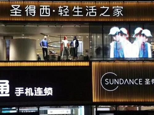 2017 is the first year of the explosion of transparent LED display, until 2019, the market has shown a high trend growth of more than 40%. Due to the impact of the epidemic, the situation in the past two years has declined somewhat, but on the whole, growth is still in line with the trend. The market showed rapid growth in 2022, on the one hand, thanks to project delays extended to this year, and on the other hand, market demand continued to expand. Three mainstream transparent LED display products help the